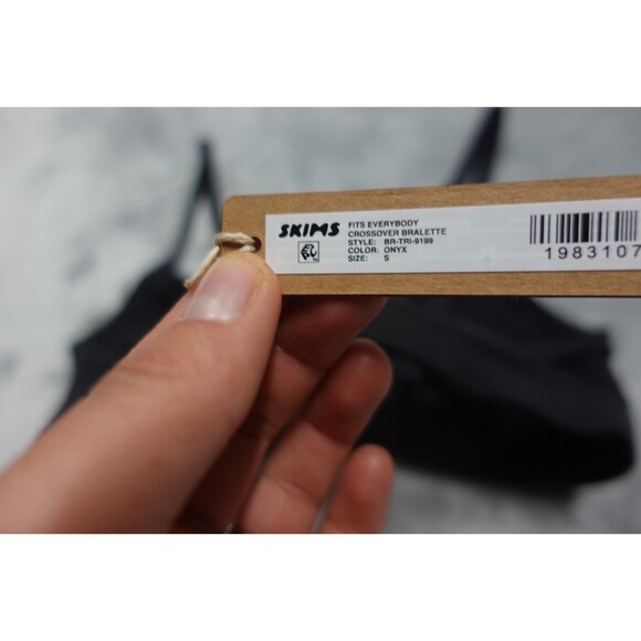 SKIMS Small Black Onyx Fits Everybody Crossover Bralette BR-TRI-9199 NWT - Picture 3 of 7